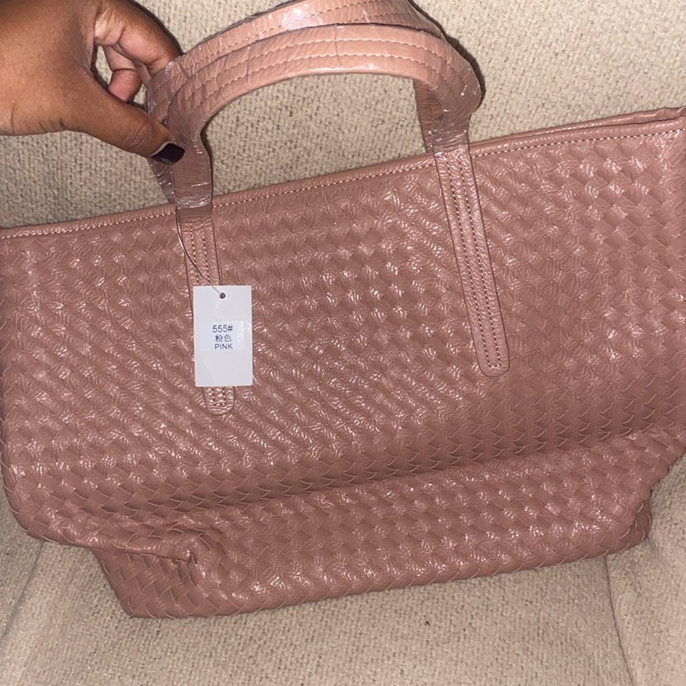💕🩷NWT-Pink woven tote - Picture 4 of 5